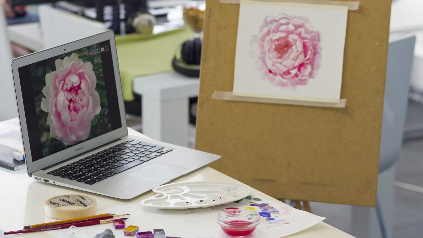 Motywy kwiatowe wykonujemy ręcznie, a inspiracji szukamy w otaczającej nas przyrodzie.