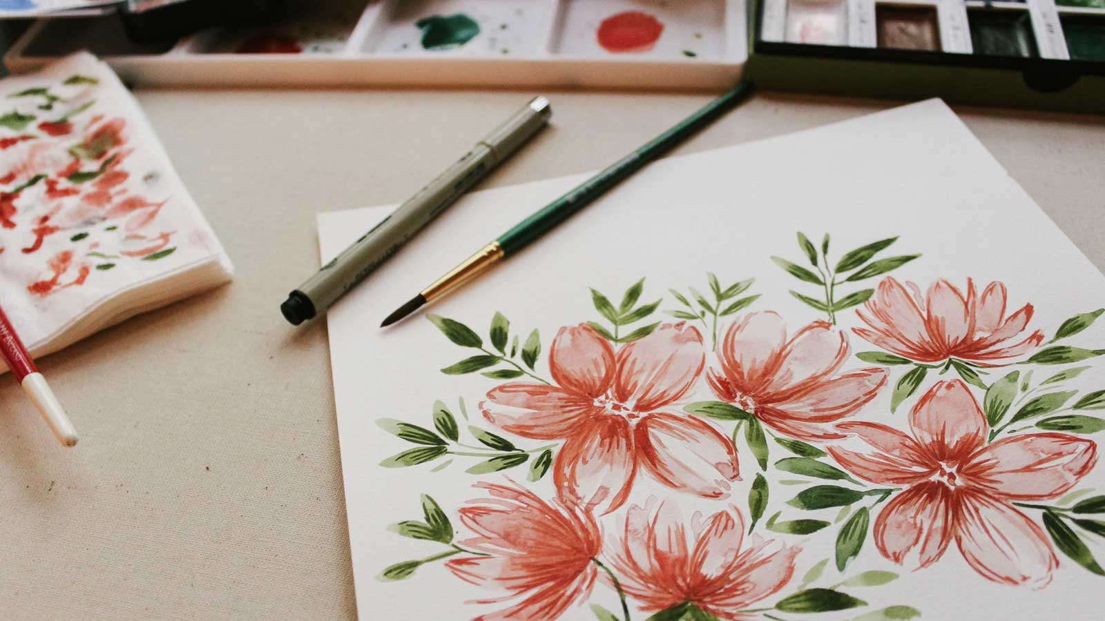 Motywy kwiatowe wykonujemy ręcznie, a inspiracji szukamy w otaczającej nas przyrodzie.